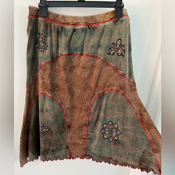 Rising International midi skirt with side zipper. Size Large - Picture 4 of 6